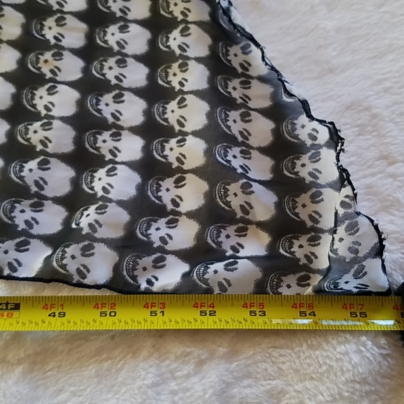 Extraterrestrial Skull Oblong Scarf - Picture 4 of 4